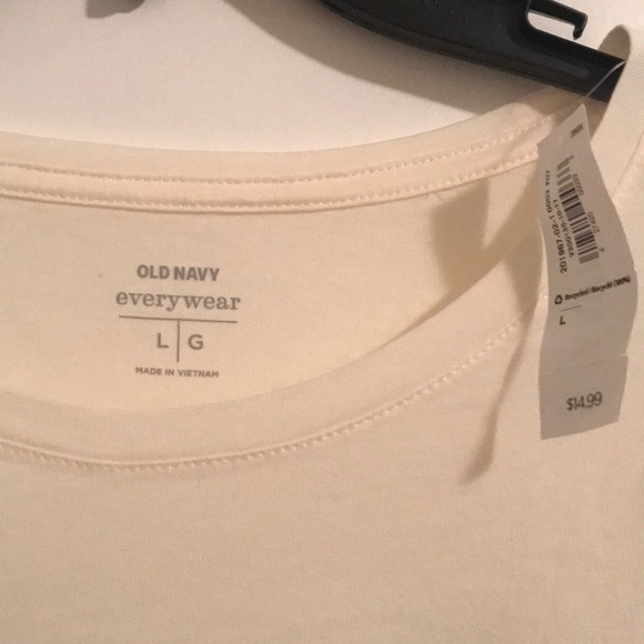 Old Navy “Oh Hey Vacay” Tee - Picture 2 of 3